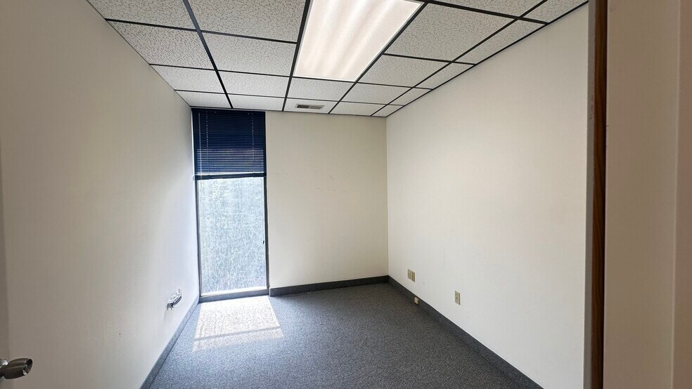 More Photos Of 155 Maple St, Springfield Medical For Lease