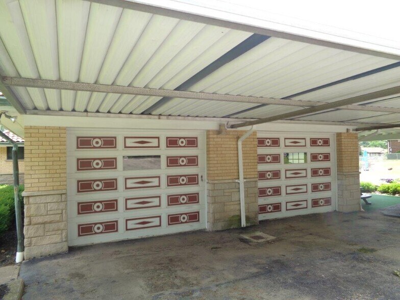 More Photos Of 4911 N Bend Rd, Cincinnati Office Residential For Sale