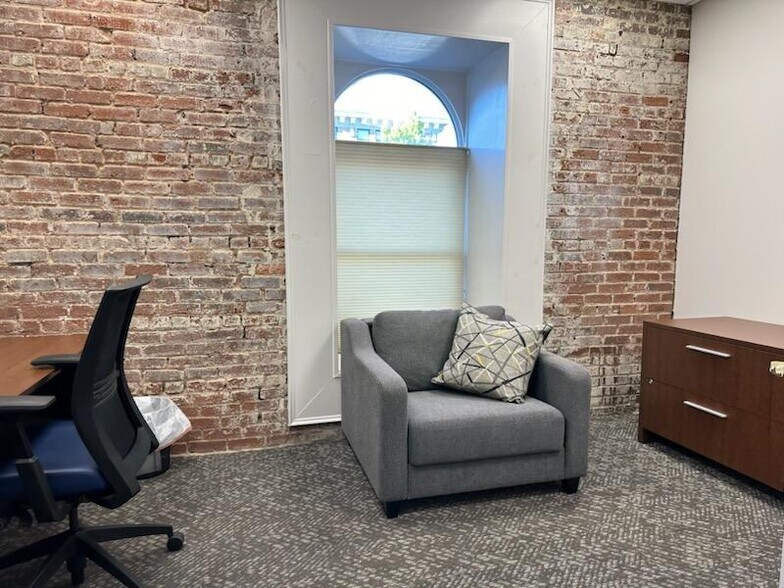 More Photos Of 510-512 Broad St, Rome Office For Sale