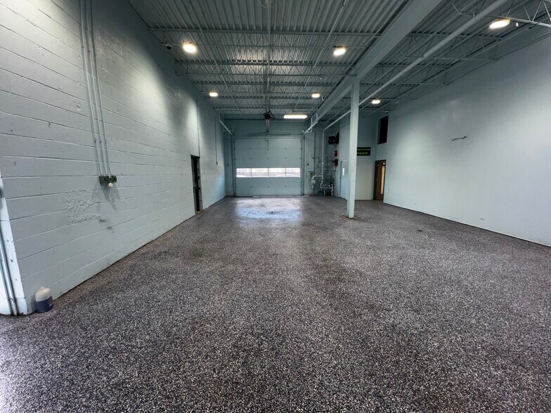 More Photos Of 1520 Hannah Ave, Forest Park Flex For Lease