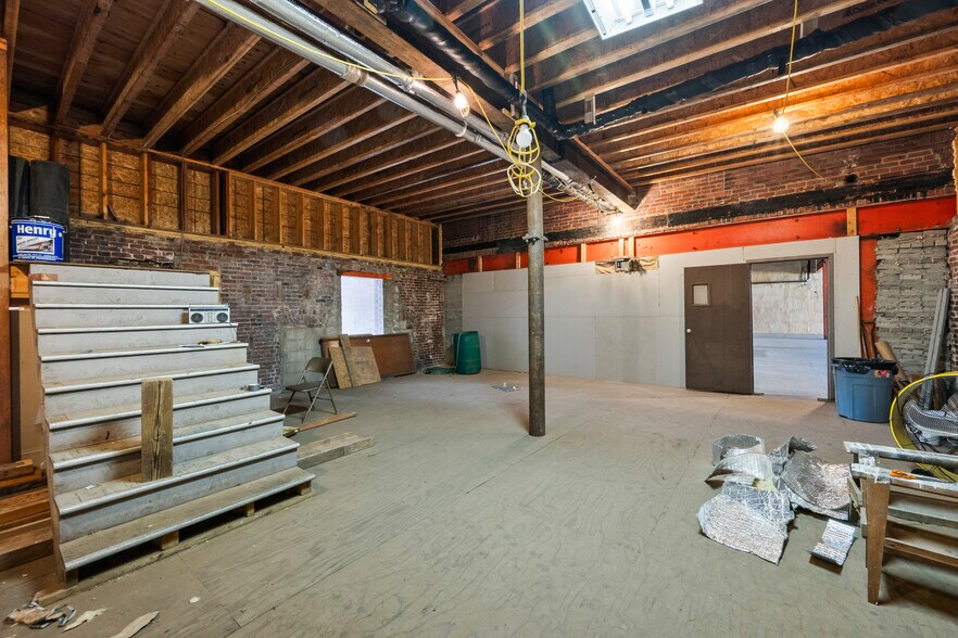 More Photos Of 198-204 Main st, Berlin Specialty For Sale