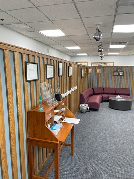 More Photos Of 6 Morrill Pl, Fulton Warehouse For Lease