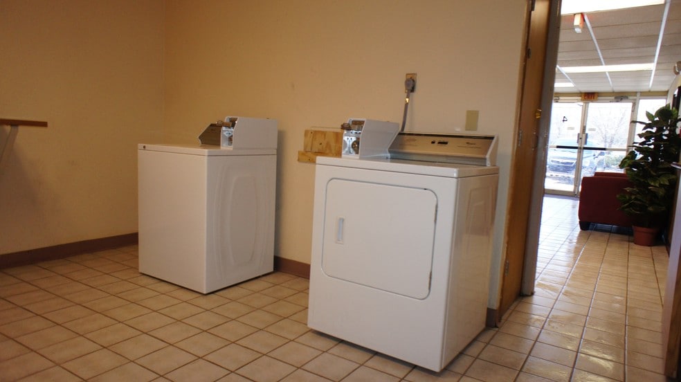 More Photos Of 5405 N Lincoln Blvd, Oklahoma City Hotel For Sale