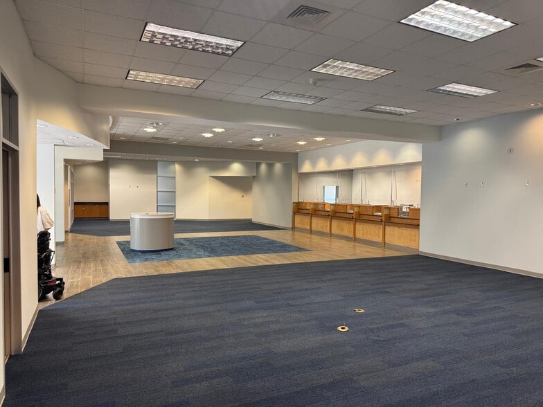 More Photos Of 1855 W Bay Area Blvd, Webster Bank For Lease
