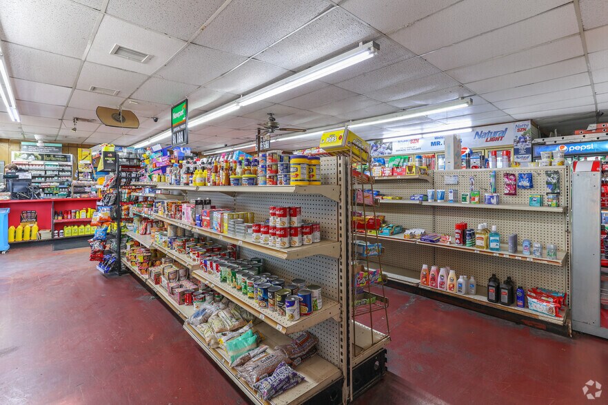 More Photos Of 401 W Broadway St, Altus Convenience Store For Sale