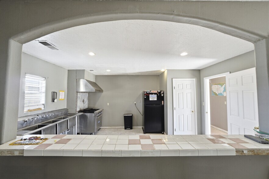 More Photos Of 606 Romero St, Belen Flex For Sale