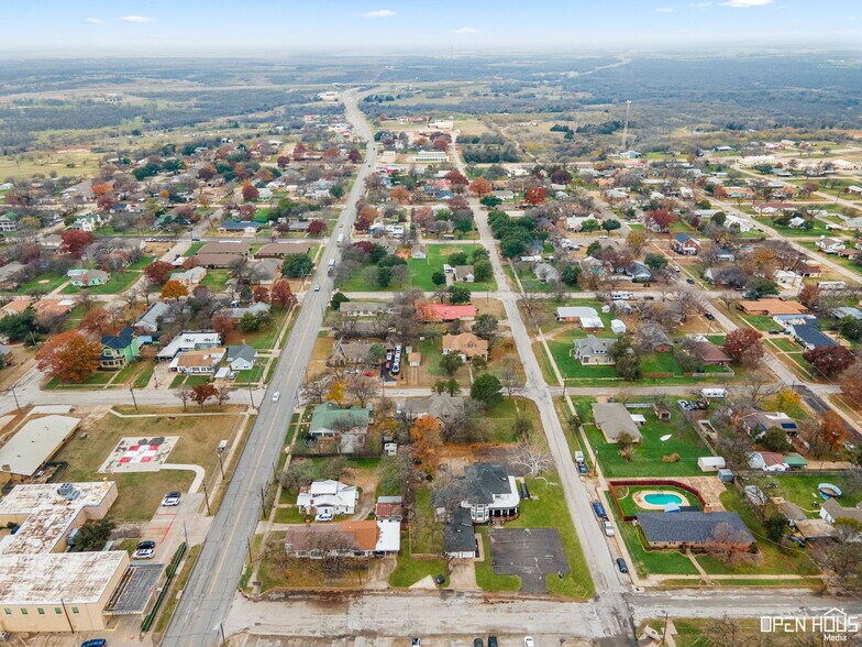 More Photos Of 405 W Gilbert St, Henrietta Hospitality For Sale