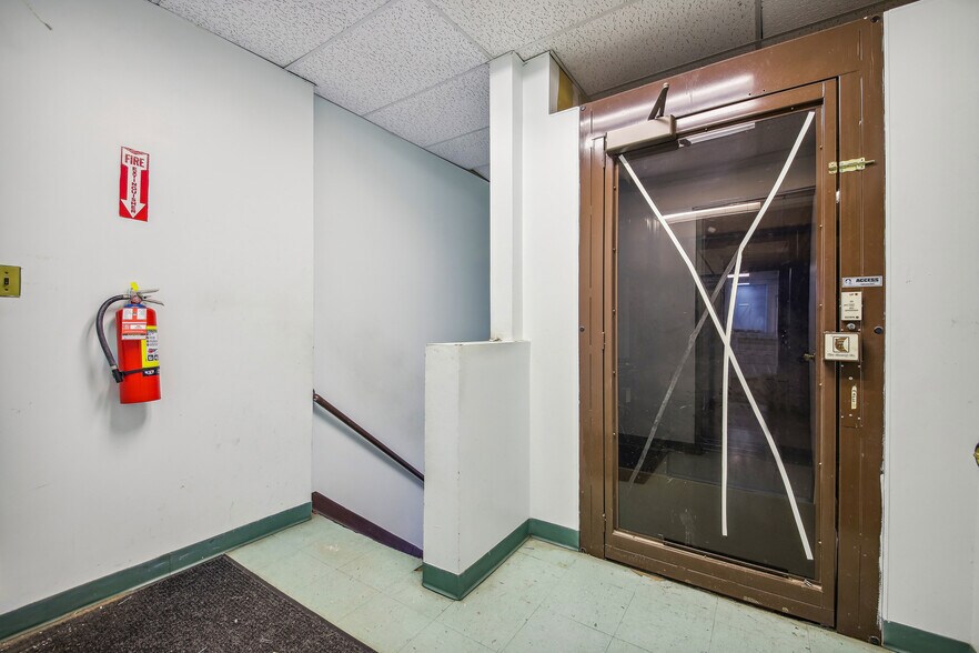 More Photos Of 178 Industrial Loop, Staten Island Warehouse For Lease