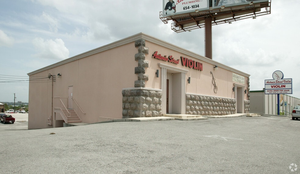 More Photos Of 10288 San Pedro Ave, San Antonio Showroom For Sale