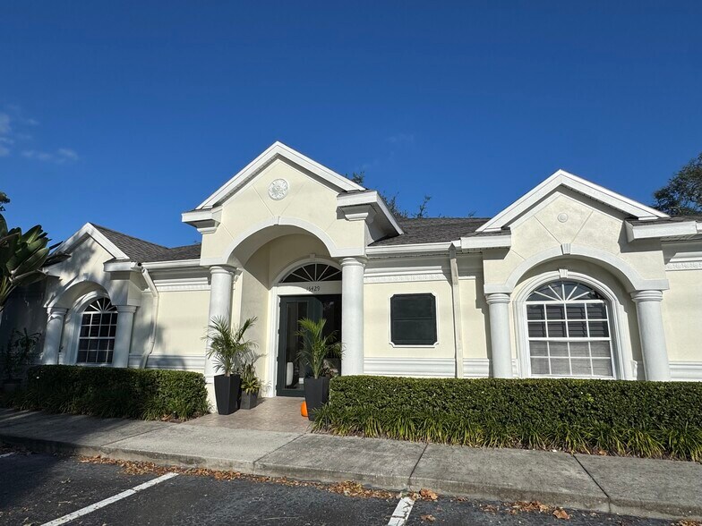 Primary Photo Of 15429 N Florida Ave, Tampa Medical For Lease