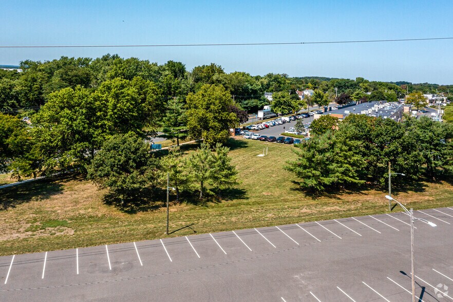 More Photos Of 337 Applegarth Rd, Monroe Township Unknown For Lease