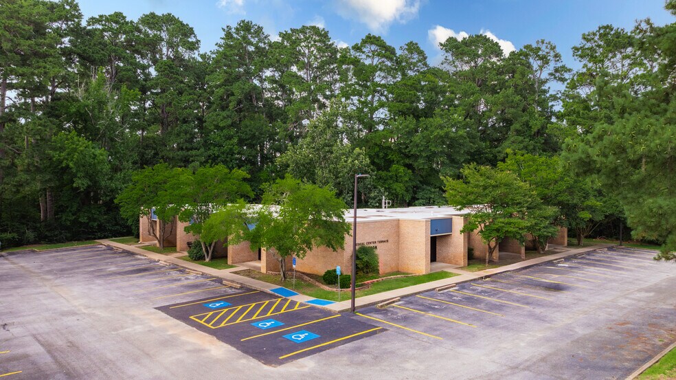 Primary Photo Of 4800 NE Stallings Dr, Nacogdoches Medical For Lease