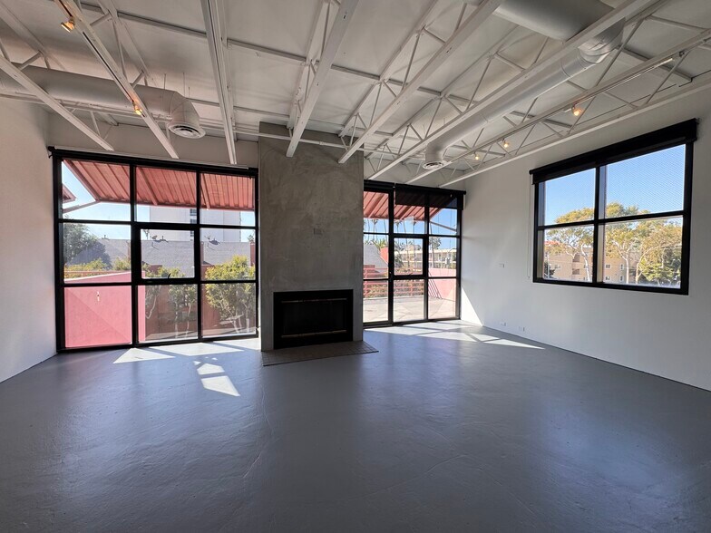 More Photos Of 2110 Main St, Santa Monica Loft Creative Space For Lease