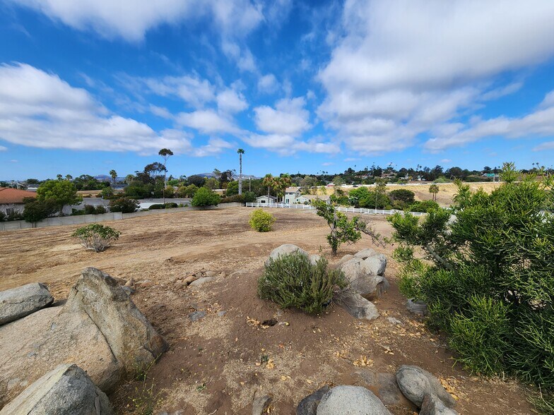 More Photos Of 1060 Crest View Rd, Vista Land For Sale