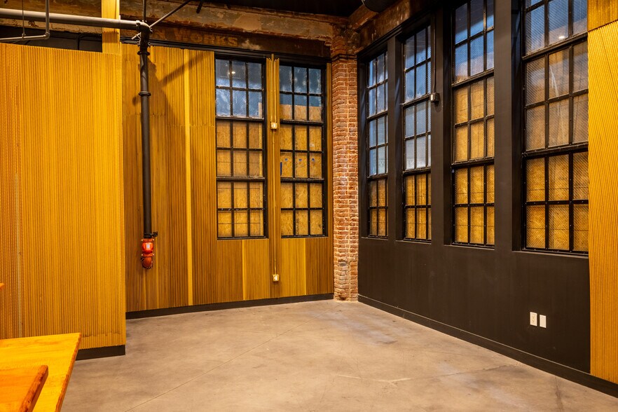 More Photos Of 1948 E 7th St, Los Angeles Bar For Lease