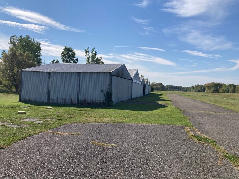 More Photos Of 6765 Heltz Rd, Lake View Airplane Hangar For Sale