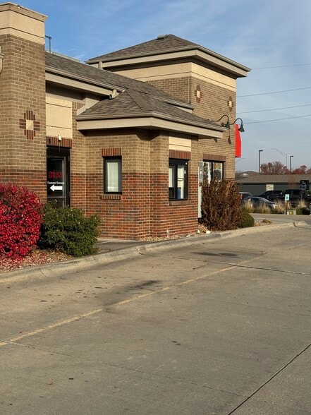 More Photos Of 5955-5999 N 27th St, Lincoln Fast Food For Lease