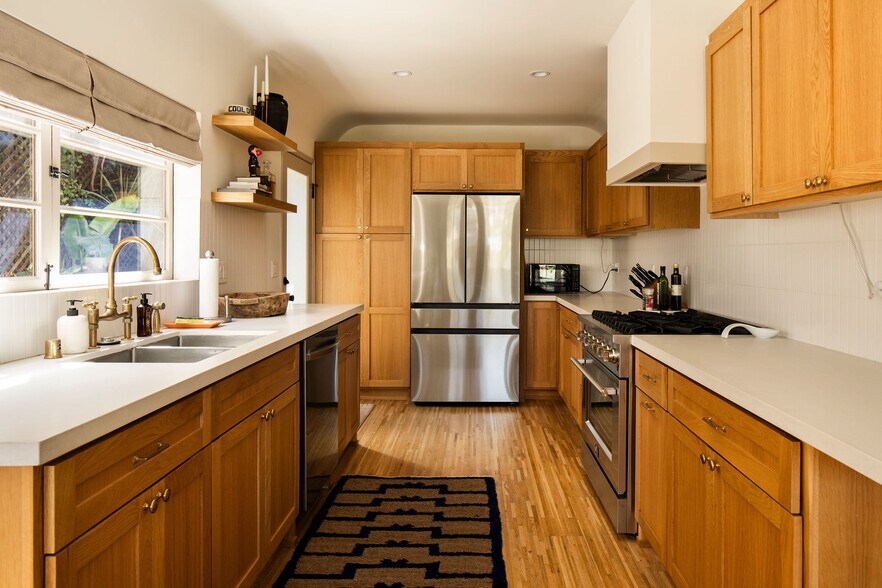 More Photos Of 1825 Redesdale Ave, Los Angeles Multifamily For Sale