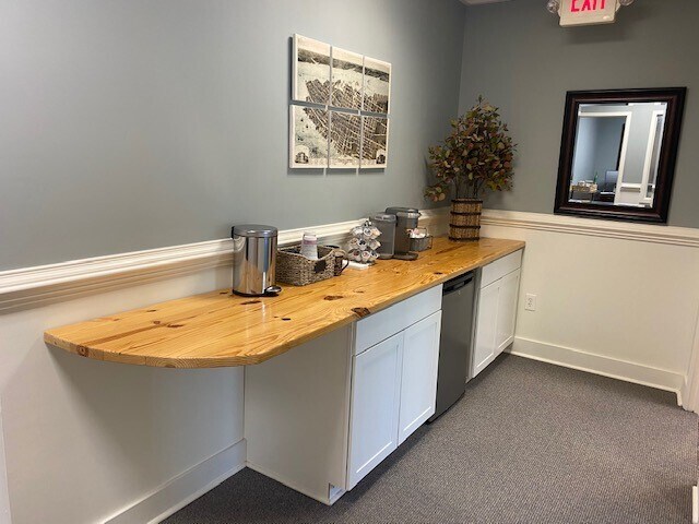 More Photos Of 497 Bramson Ct, Mount Pleasant Office For Lease
