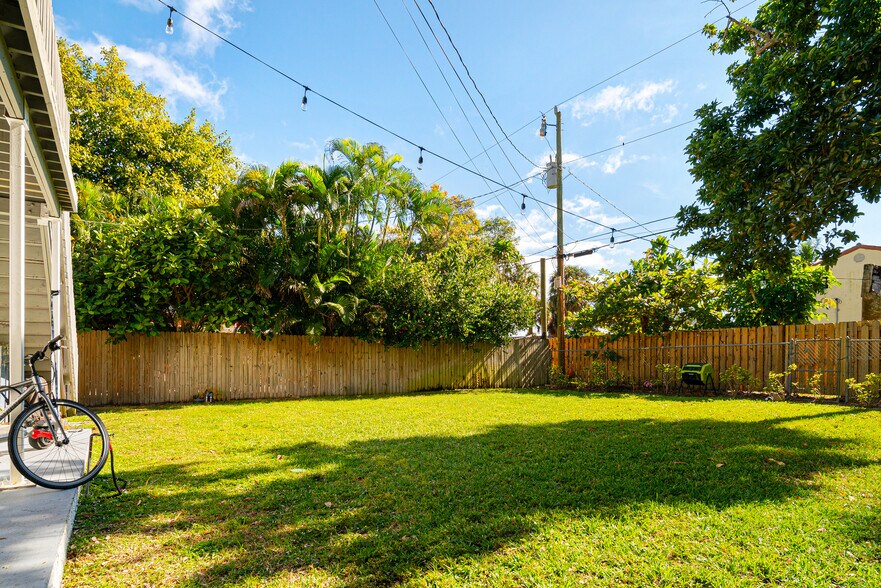 More Photos Of 518 Biscayne Dr, West Palm Beach Apartments For Sale