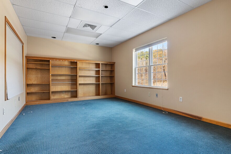 More Photos Of 128 Litchfield Rd, New Milford Medical For Sale