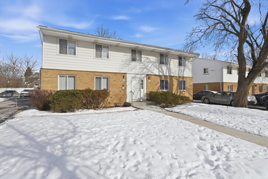 More Photos Of 630 Westmoreland Dr, Vernon Hills Apartments For Sale