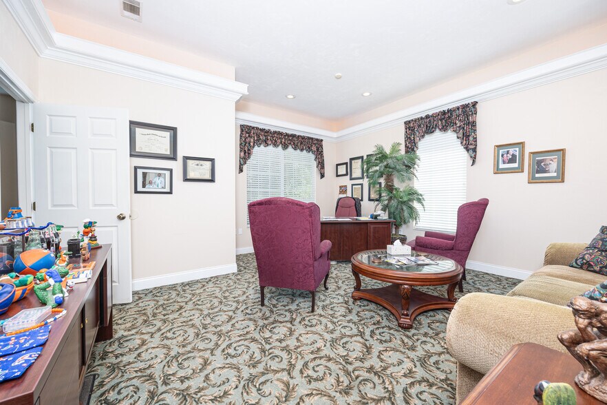 More Photos Of 165 SW Vision Gln, Lake City Office For Sale