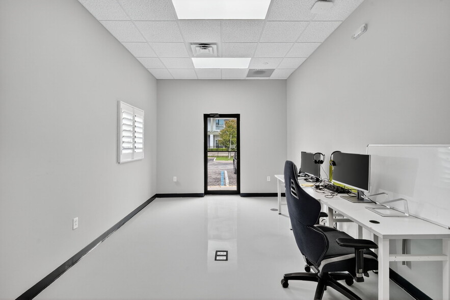 More Photos Of 881 Oakley Seaver Dr, Clermont Medical For Lease