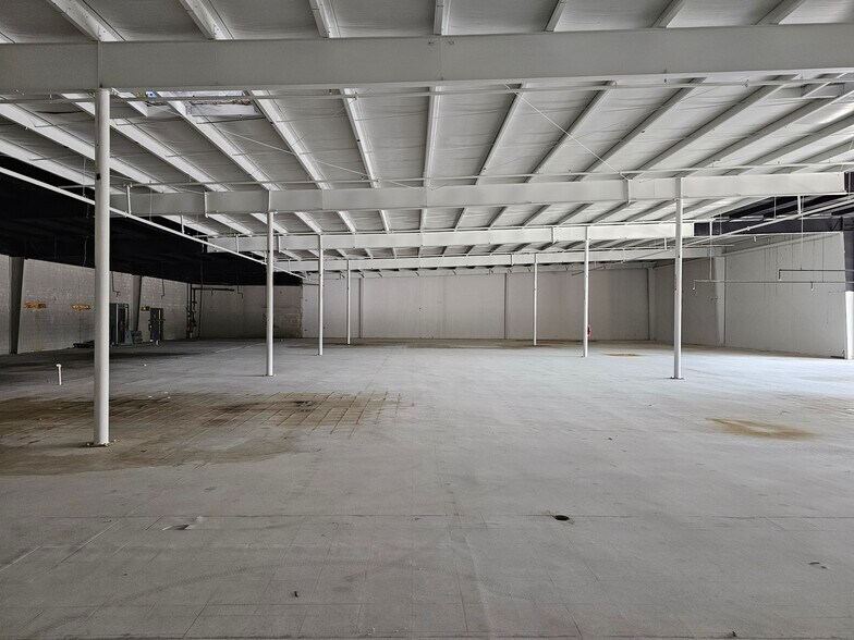 More Photos Of 910 Anderson St, Piedmont Supermarket For Lease