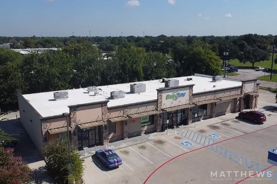Primary Photo Of 3700 W Baker Rd, Baytown Service Station For Lease