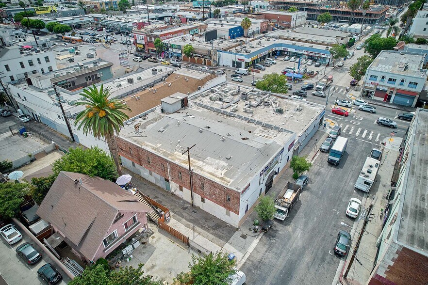 More Photos Of 5454 Virginia Ave, Los Angeles Showroom For Lease
