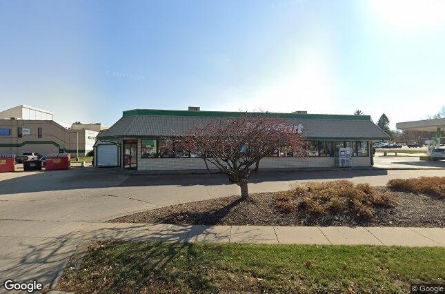 Primary Photo Of 1920 Lower Muscatine Rd, Iowa City Service Station For Sale