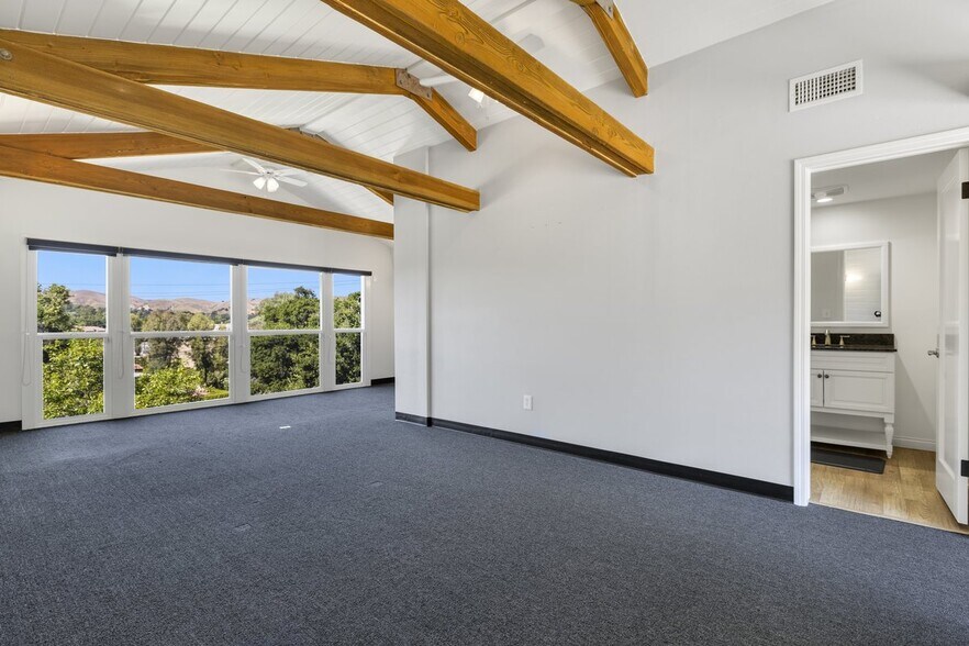 More Photos Of 28220 Agoura Rd, Agoura Hills Loft Creative Space For Lease