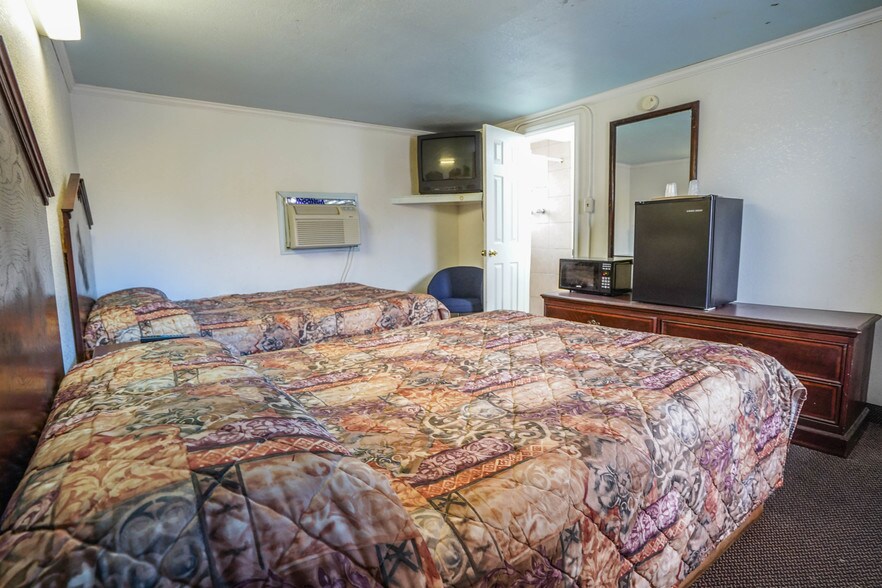 More Photos Of 1408 E Wise St, Bowie Hotel For Sale