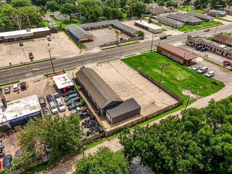 More Photos Of 2013 S Broadway St, Wichita Auto Dealership For Sale