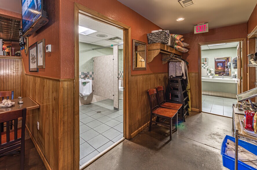 More Photos Of 99 Aurora St, Lancaster General Retail For Sale