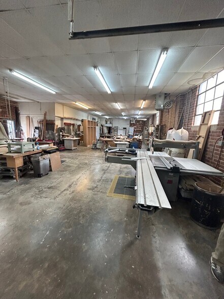 More Photos Of 415 Foster Ave, Charlotte Flex For Lease