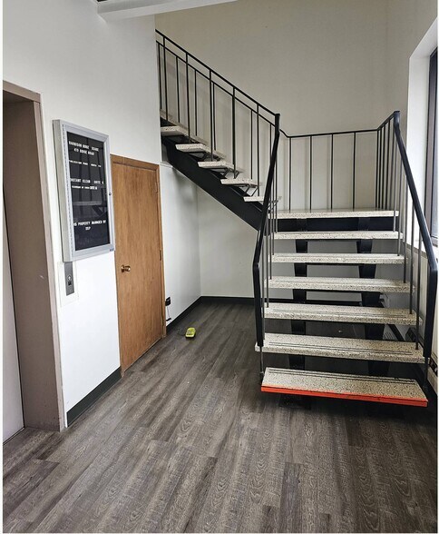 More Photos Of 417-435 Ridge Rd, Munster Unknown For Lease