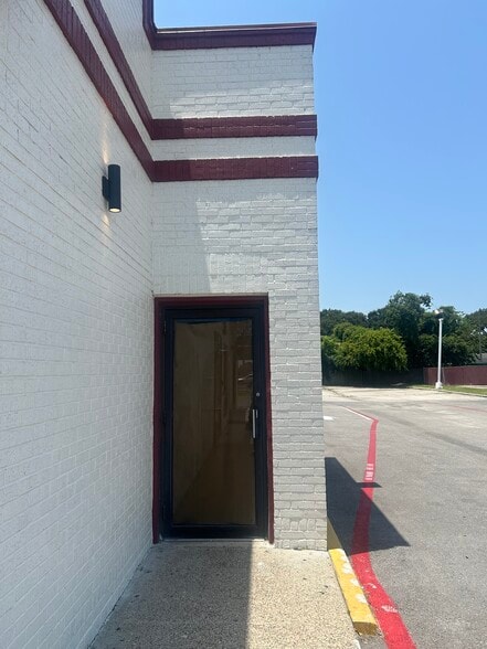 More Photos Of 3028 Farm to Market Road 365, Nederland Fast Food For Lease