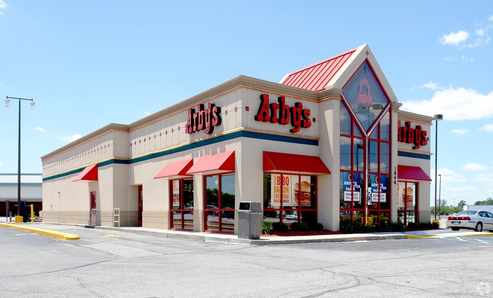 More Photos Of 3846 Lafayette Rd, Indianapolis Fast Food For Lease