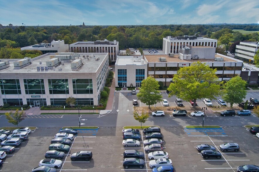 More Photos Of 1051 Franklin Ave, Garden City Office For Sale