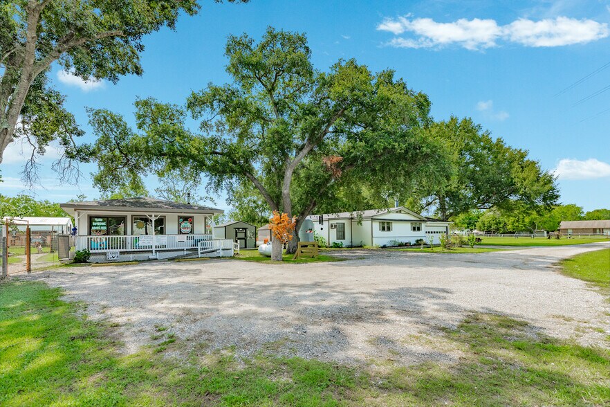 More Photos Of 2230 Nancy St, Alvin Specialty For Sale