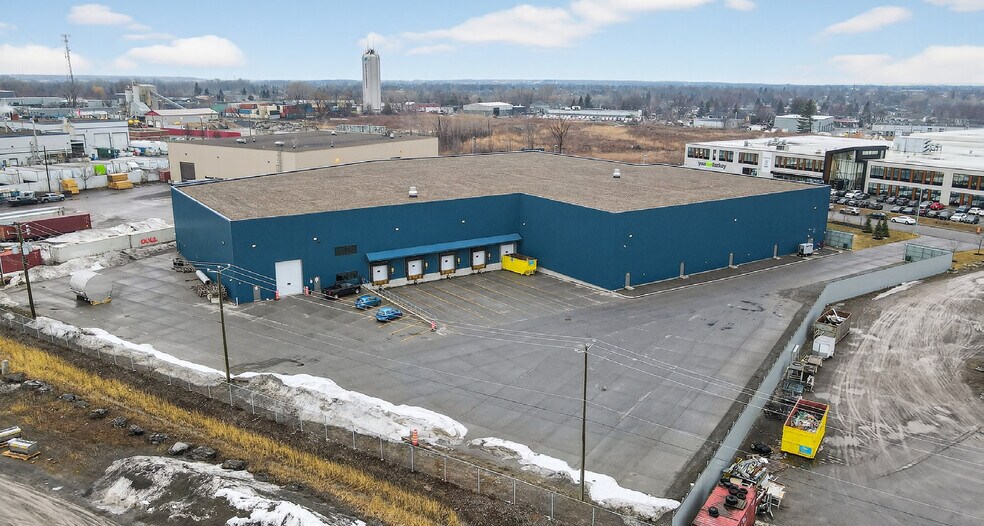 More Photos Of 165 Rue Bélanger, Châteauguay Distribution For Sale