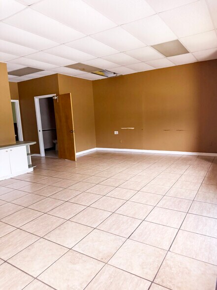 More Photos Of 1424 N Gulf Ave, Crystal River Self Storage For Lease