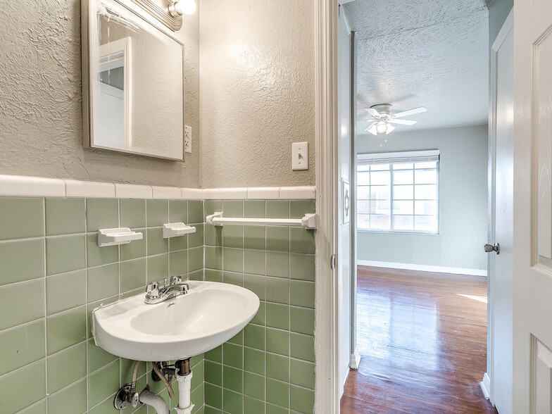 More Photos Of 2037 NW 26th St, Oklahoma City Apartments For Sale