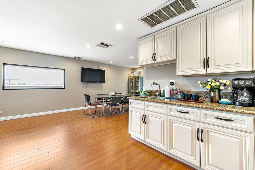 More Photos Of 5604-5608 Rosemead Blvd, Temple City Storefront Retail Residential For Sale