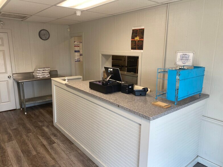 More Photos Of 966 Washington, Evansville Freestanding For Sale