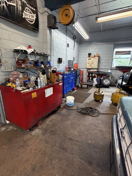 More Photos Of 1529 E Philadelphia Ave, Gilbertsville Auto Repair For Sale
