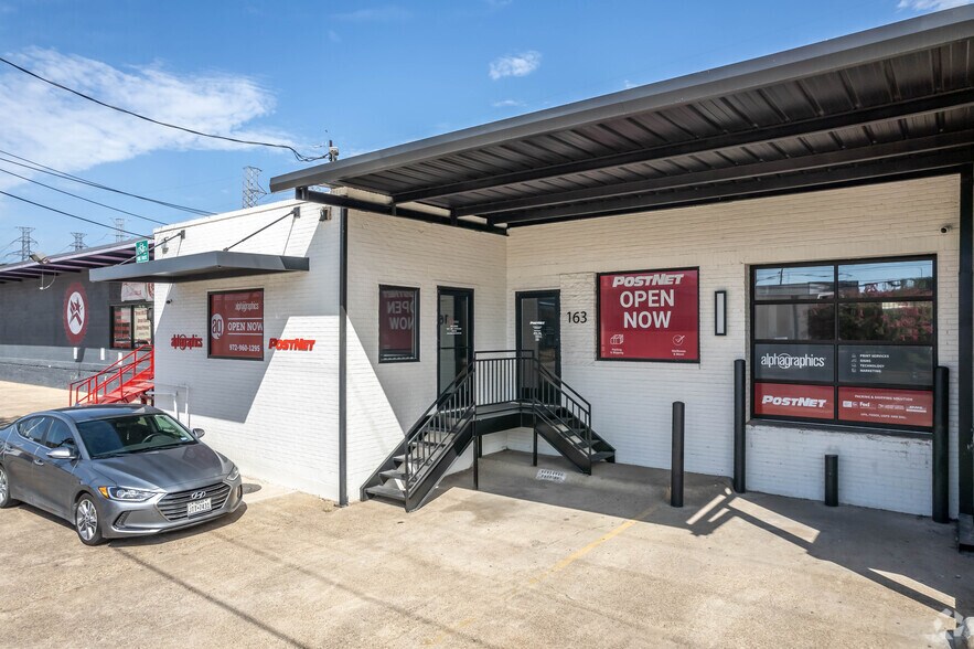 More Photos Of 163 Parkhouse St, Dallas Showroom For Lease