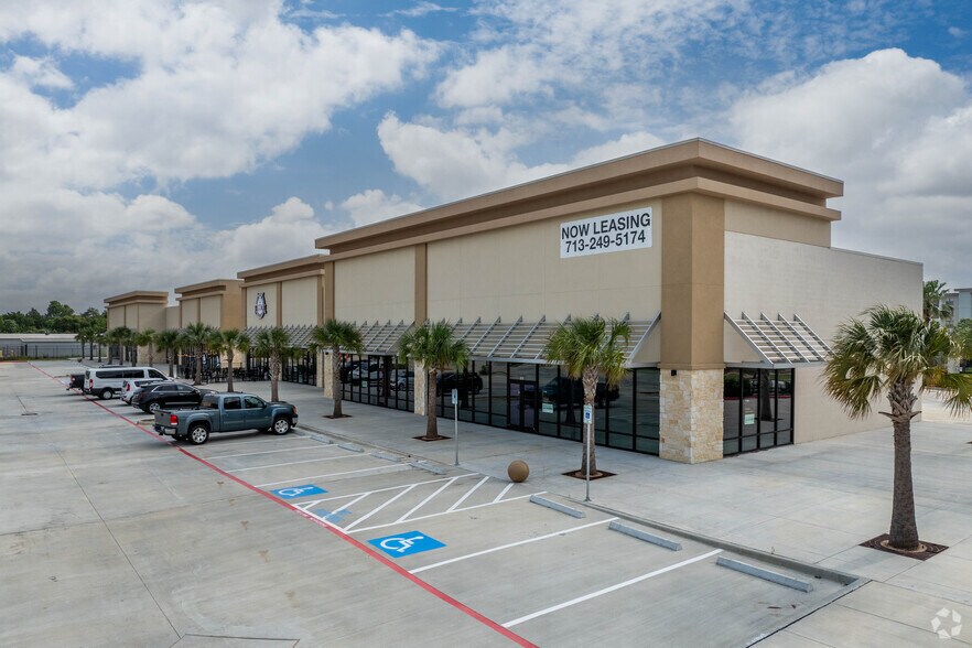 More Photos Of 3300 Bayport Blvd, Seabrook Storefront For Lease